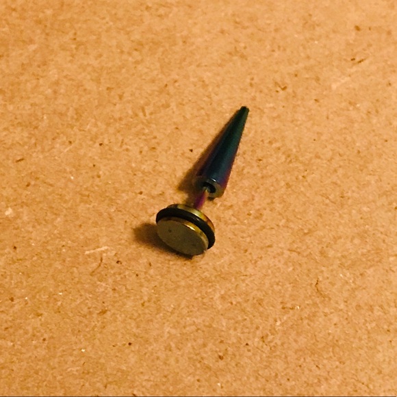 Iridescent Spike Piercing Fake Earplugs Faux Gauge - Picture 6 of 6